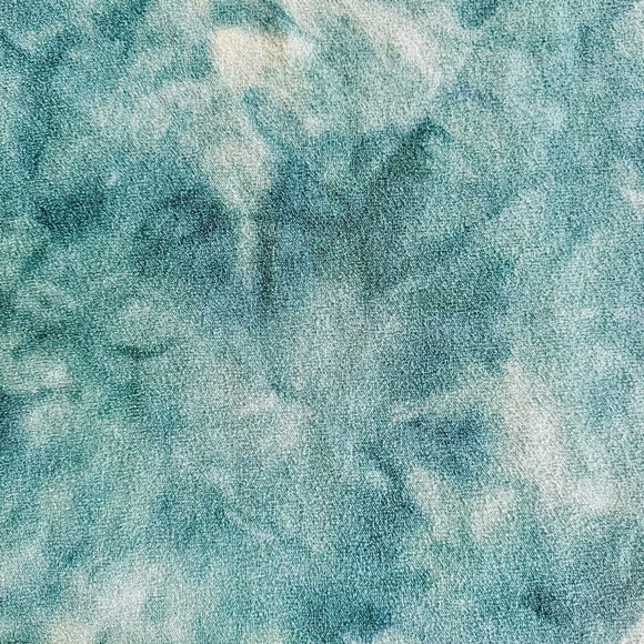 Like New Manduka Yogitoes Hot Yoga Mat Towel - Green Tie Dye - Picture 4 of 5